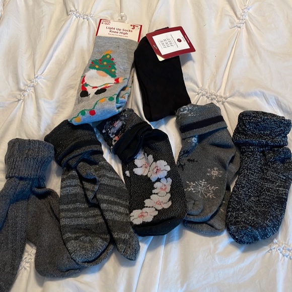 Women’s sock bundle - 2 NWT and 5 EUC like new pairs - Picture 8 of 8